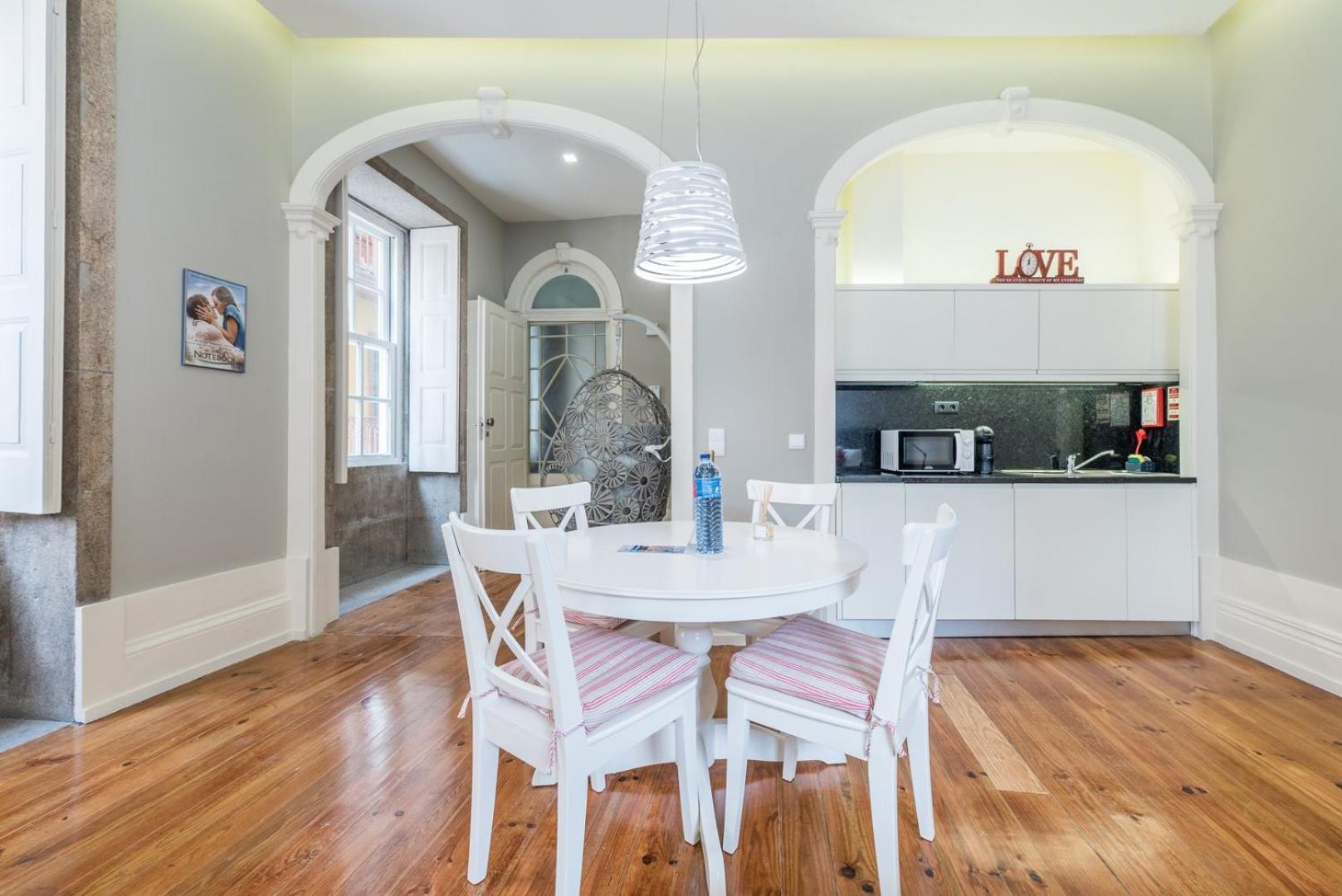 Апартаменты Guestready - Chic Retreat In The Heart Of Порту Экстерьер фото