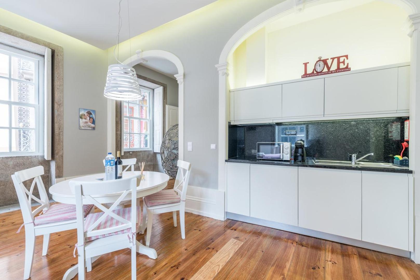 Апартаменты Guestready - Chic Retreat In The Heart Of Порту Экстерьер фото