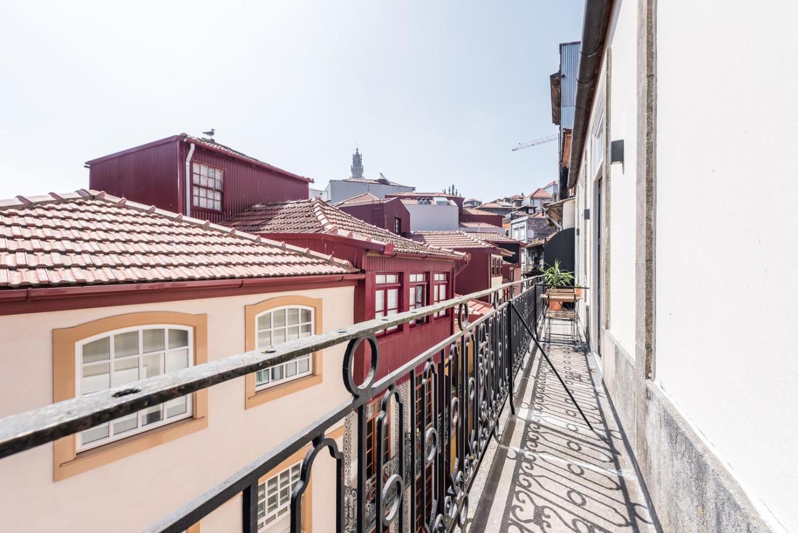 Апартаменты Guestready - Chic Retreat In The Heart Of Порту Экстерьер фото