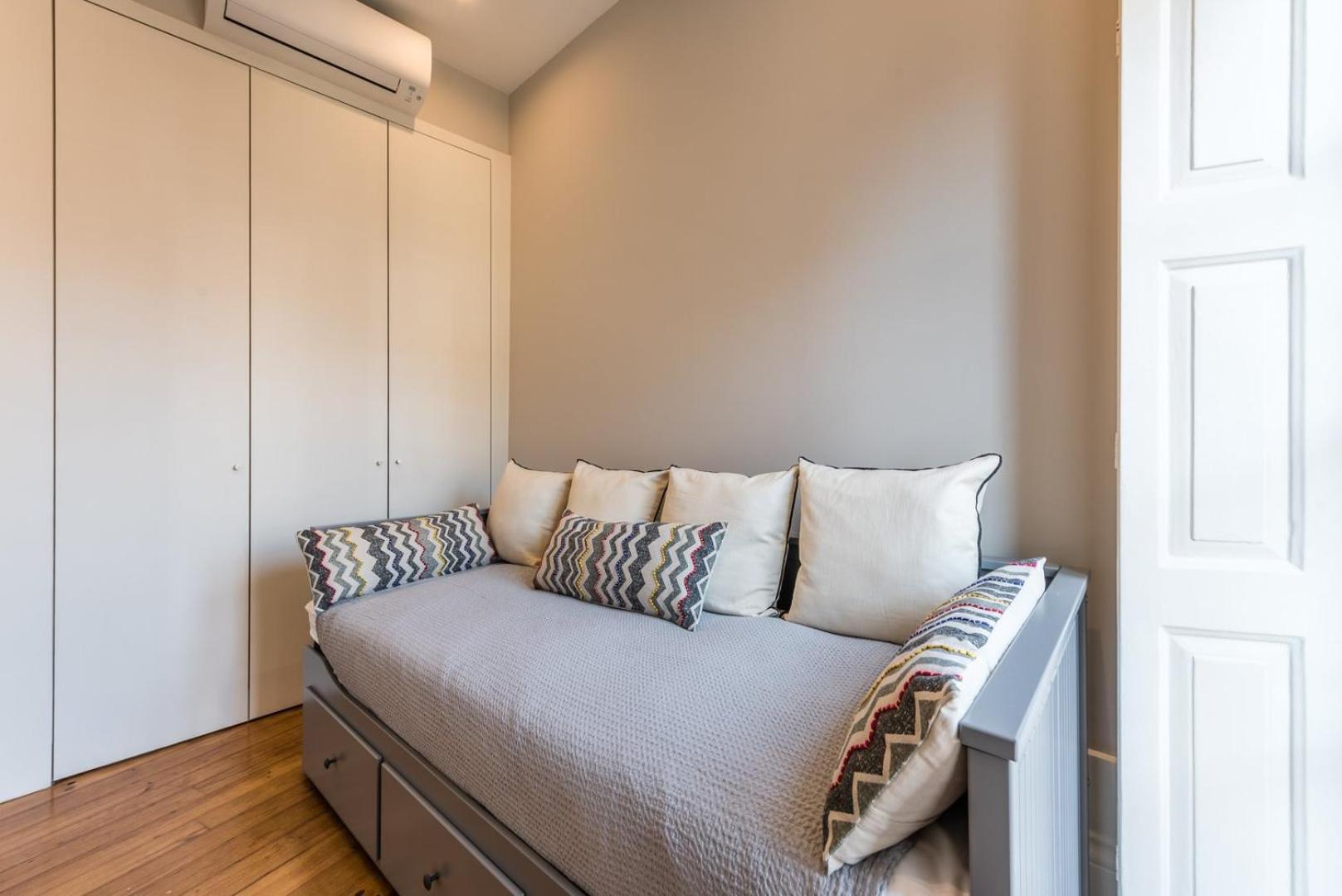 Апартаменты Guestready - Chic Retreat In The Heart Of Порту Экстерьер фото